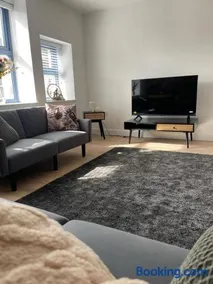 High Street Apartment - Image 4