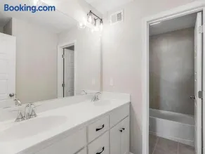 Luxury Modern KC Home Olathe Overland Park - Image 3