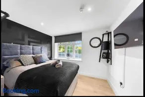 Canterbury Castle Lodge - 8 Bedroom Retreat - Image 5