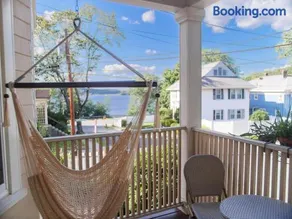 Lakeview Oasis In Arlington - Image 1