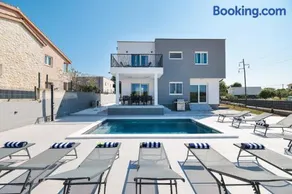 Villa IviCasa with pool - Image 4