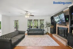 Quiet & Spacious Home Perfect for Families&Groups - Image 1