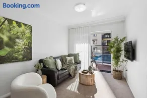 Mounts Bay Apartment Corporate & Couple Stay - Image 1