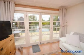 Dutch Cottage sits in its own basin off the River Bure in Horning - Image 3
