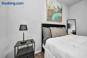 New Modern Comfort, 4 bed, 2 bath - Image 2