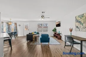 Modern, family friendly home w garage, huge yard! - Image 2
