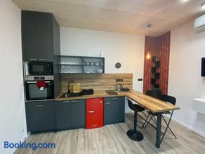 Tiny House - Image 3