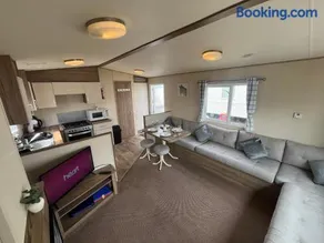 Whitstable, CW18, 2 bed park home, Alberta Holiday Park - Image 2