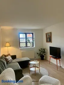 Cozy house with garden - Image 4