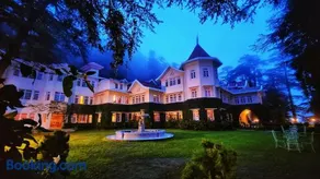 Woodville Palace by Signum - Image 1