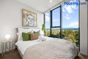Penthouse Style - Sleeps 8 & Baby - 2BR & Rooftop - Image 4