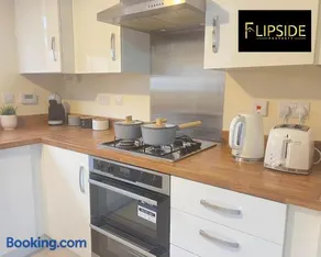 Three Bedroom Semi Detached House By Flipside Property Aylesbury Serviced Accommodation & Short Lets With Wifi & Parking - Image 3