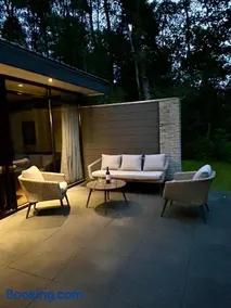 Vrijstaande luxe vakantiewoning met Jacuzzi, grote tuin, veel privacy en prachtige natuur - Image 1