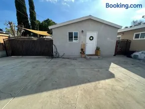 La Casita de Whittier, Private Unit w/patio area, Disney, Biola, Knotts - Image 4