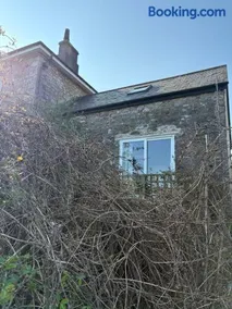 Wayeview Cottage on working Devon farm - Image 2