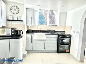 Cosy One Bedroom Apartment - Image 4