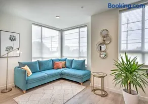 Stylish Townhome in Ballard - Image 3