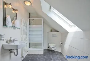 Double room, shower, toilet - Image 2