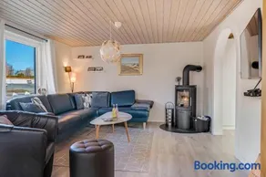 Cozy Holiday Home Near The Water With Space For 5 People - Image 5