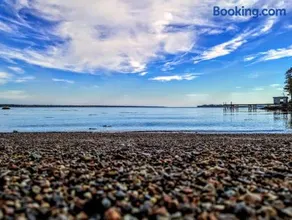 Lone Pine Oceanfront Cottage - Image 2