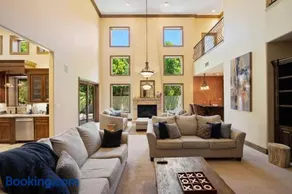 8BR Phoenician Mansion w/ Hot Tub&Pool-Heat Avail! - Image 2
