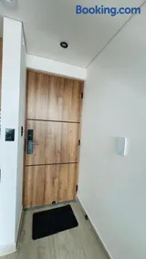 Modern apartment near the airport - Image 2