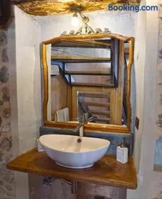 B&B Torre di San Caprasio Art Studio - Image 2