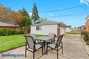 Charming Home Near Target and Parks 2 Bathrooms - Image 2