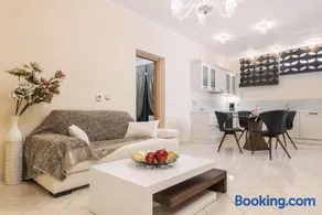 Danae Luxury Apartment - Image 1