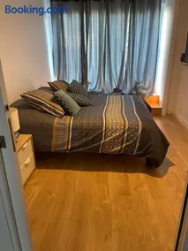 Suite parentale avec salle de bains et toilettes privées - Image 1