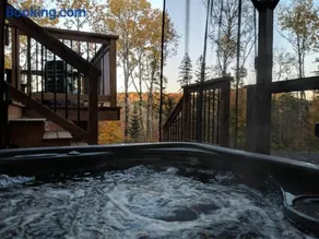 Hillside Haven 1 Bedroom with Hot Tub - Image 1