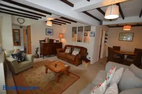 Fox Barn - Image 4