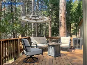 Cozy Cabin Retreat - Image 2