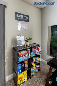 Stylish & Spacious, Pool, Nintendo Switch, King bed - Image 1