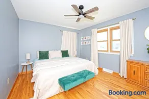 Five-bedroom home - Image 4