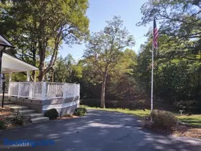 Large private retreat near Summit Lake - Image 2