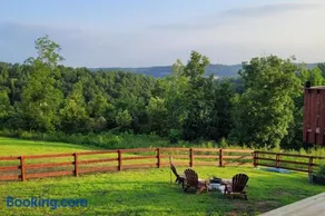GREAT Little Guest Suite with Private Entry & Deck! Pet Friendly & 30 Mins to Nashville! - Image 1