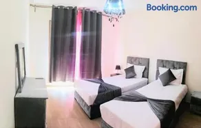 Un élégant appartement à louer à Marrakech avec deux piscines et une situation en centre ville - Image 3