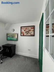 Ur Place - Image 2