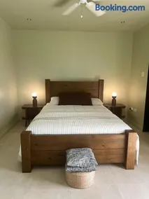 Stylish apartment 6 minutes walk to Mullins Beach - Image 3