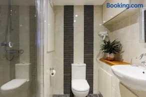 Truro apartment in a stunning quiet location - Image 3