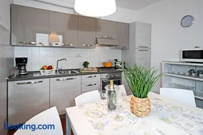 \"VILLA VALESANA\" I LAZISE MED 3 SOVEVÆRELSER, 2 BADER, WIFI, A / C, GARDEN - Image 2