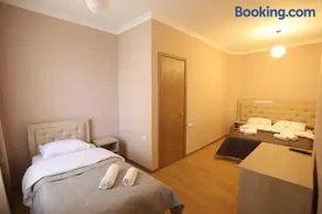 Hotel Hollywood - Image 1