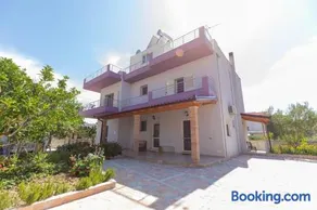 PREMIER GUEST HOUSE - Image 2