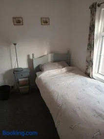 Cheerful 3-bedroom townhouse with free parking on site - Image 5
