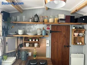 Mr Hares shepherd hut - Image 4
