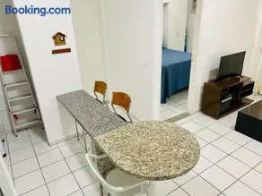 Quarto e sala com piscina próximo à praia - Image 3