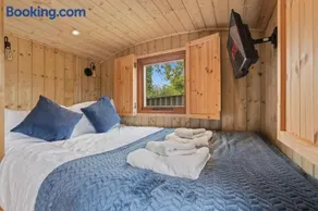 Unplug & Reconnect, Romantic Retreat with Hot Tub - Image 5