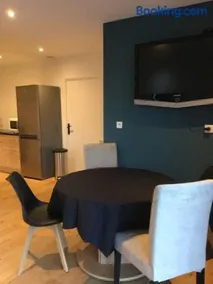Logement neuf avec jardin privé 4 couchages et Jacuzzi Piscine en option - Image 4