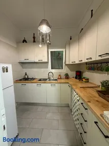Petaluda House 1 - Image 1
